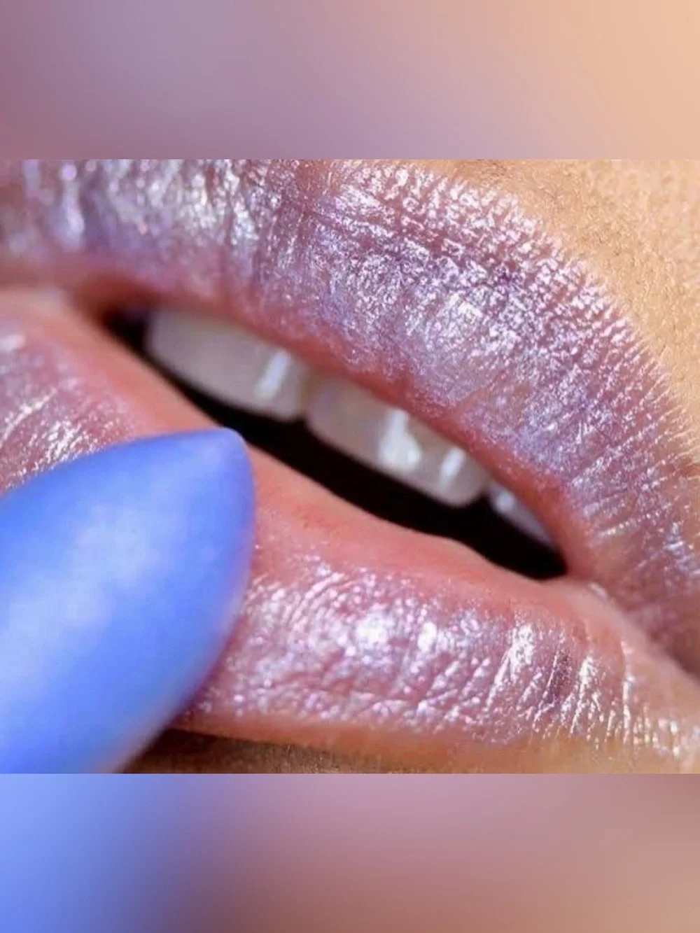 NYX Duo Chromatic Holographic Marble Frost Lipstick in Periwinkle